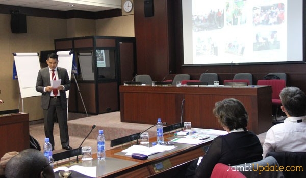 The Mayor of Jambi City exposed to UNECA(source: http://jambiupdate.com/artikel-walikota-jambi-ekspos-di-depan-uneca-.html)